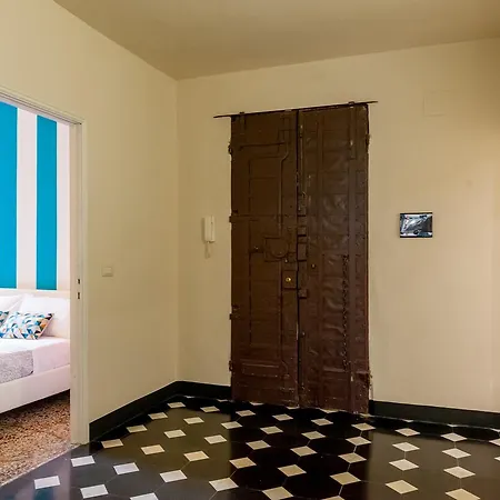 Old & Apartment *